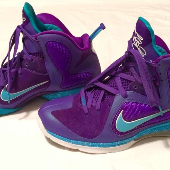 LeBron James Men's Sneakers (Charlotte Hornets) - Picture 2 of 6